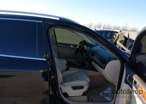 2012 Volkswagen Touareg Tdi Lux z USA, uszkodzony, nr VIN WVGFK9BPXCD002754